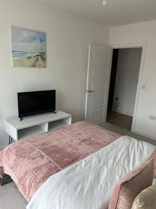 Contemporary Urban Retreat, 2-Bedroom Haven By London City Airport Dış mekan fotoğraf